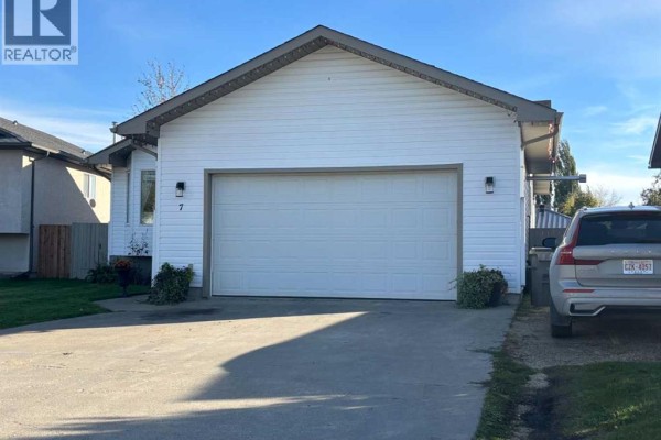 Living room - 7 Stiles Cove, Whitecourt, AB T7S1T7 Photo 2