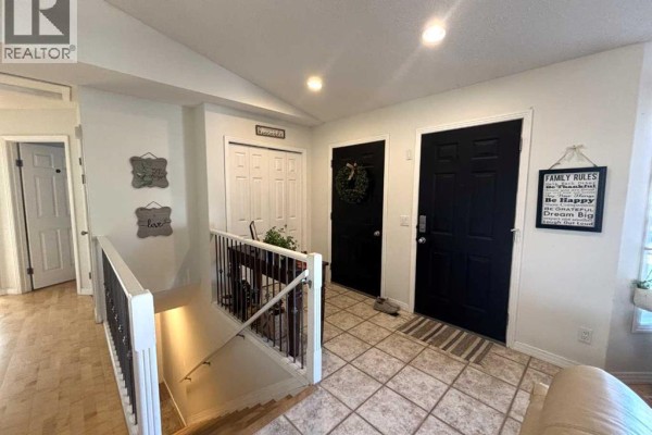 Dining room - 7 Stiles Cove, Whitecourt, AB T7S1T7 Photo 3