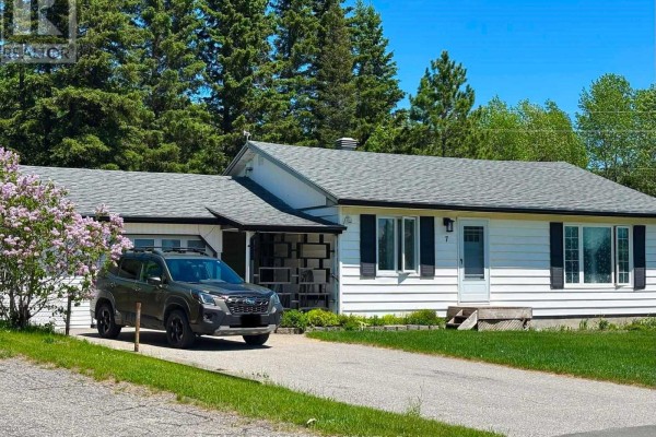 7 Swallow Drive, Manitouwadge