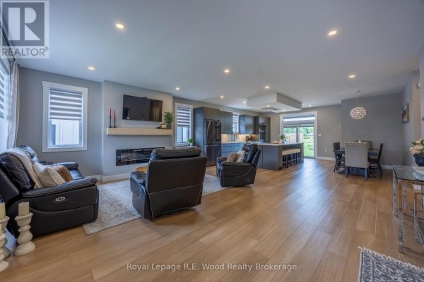 7 Sycamore Drive, Tillsonburg, ON N4G5S3 Photo 4