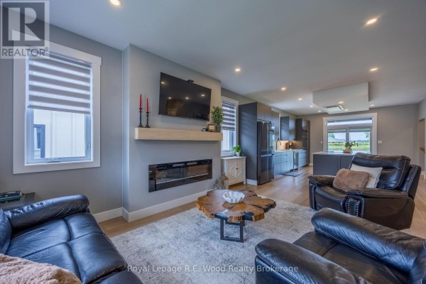 7 Sycamore Drive, Tillsonburg, ON N4G5S3 Photo 5