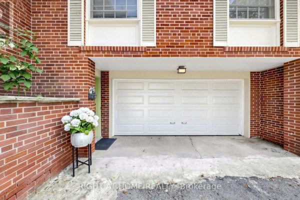 7 The Links Road, Toronto, ON, photo 2
