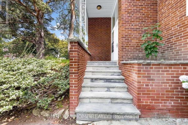 7 The Links Road, Toronto, ON, photo 3