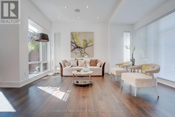 Kitchen - 7 Valliere Place W, Toronto, ON M2K0C9 Photo 5