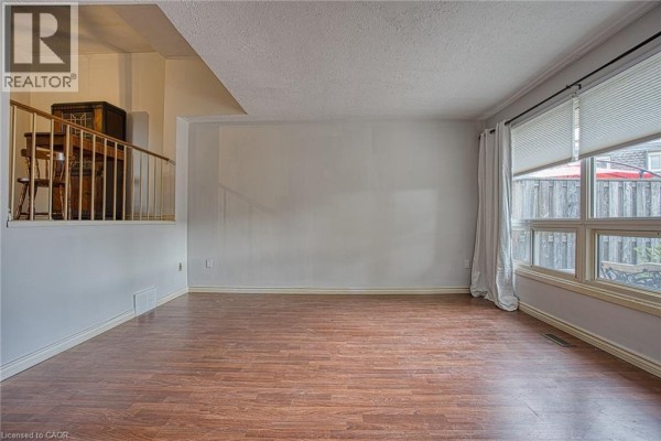 Dinette - 7 Viking Court Unit# 404, Grimsby, ON L3M3T8 Photo 5