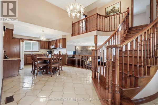 7 Vinehill Drive, Hamilton, ON L8G4Z1 Photo 5