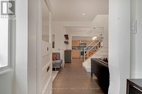 Kitchen - 7 Ways Lane, Toronto, ON M6J2E8 Photo 3