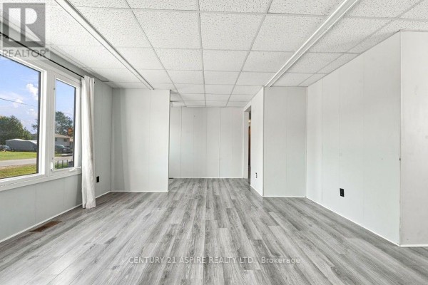 Bedroom 2 - 7 William Street, Petawawa, ON K8H2K3 Photo 5