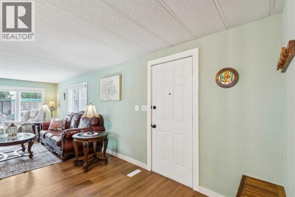 70, 3223 83 Street Nw, Calgary, AB, photo 3