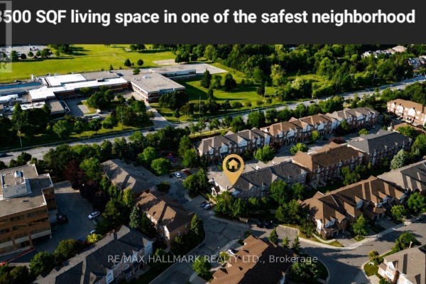 Aerial view of townhouse complex adjacent to a school and park. - 70 - 190 Harding Boulevard W, Richmond Hill