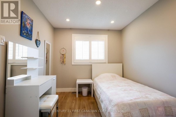 70 - 70 Chapman Court, London North, ON, photo 2