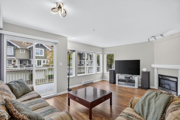 70 20760 Duncan Way, Langley, BC V3A9J6 Photo 3