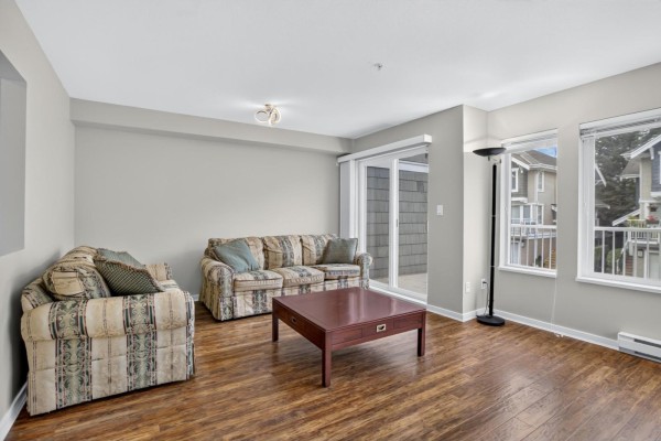 70 20760 Duncan Way, Langley, BC V3A9J6 Photo 4