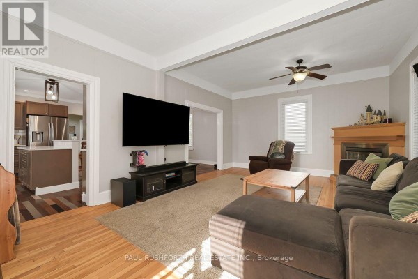 Living room - 70 Albert Street, North Dundas, ON K0C1H0 Photo 5