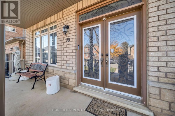 Eating area - 70 Appleaire Crescent, Brampton, ON L6R0V9 Photo 4