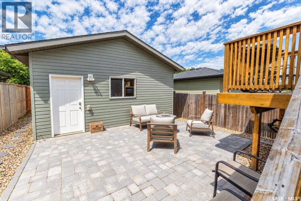 Kitchen - 70 Brigham Road, Moose Jaw, SK S6K0A7 Photo 2