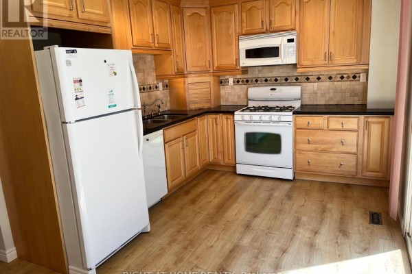 Dining room - 70 Carisbrooke Court, Brampton, ON L6S3K1 Photo 2