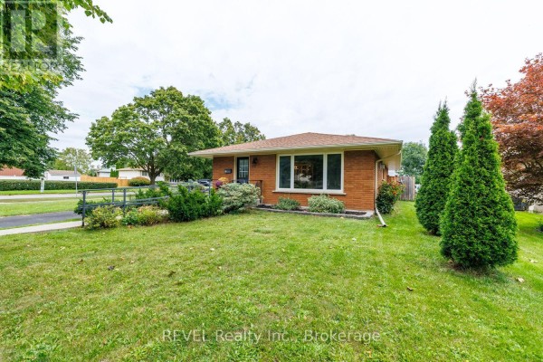 Foyer - 70 Champlain Avenue, Welland, ON L3C2L7 Photo 5