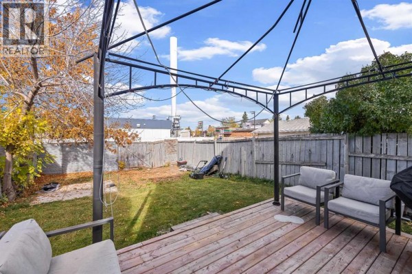 2pc Bathroom - 70 Dovercliffe Way, Calgary, AB T2B2C6 Photo 5