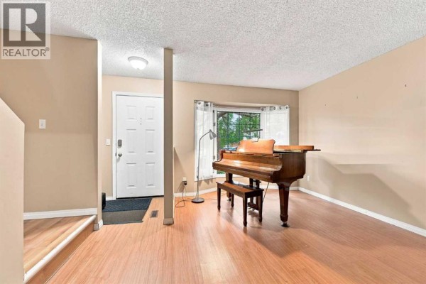 Bedroom - 70 Edgeburn Crescent, Calgary, AB T3A4J3 Photo 5