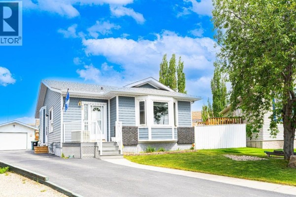 70 Elizabeth Way Se, Airdrie, AB, photo 2