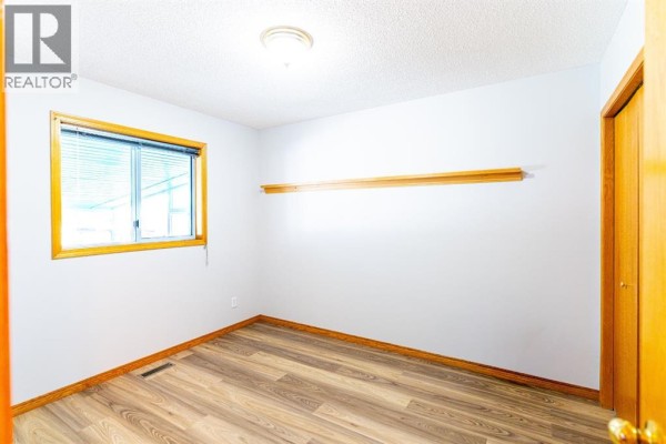 70 Elizabeth Way Se, Airdrie, AB, photo 3