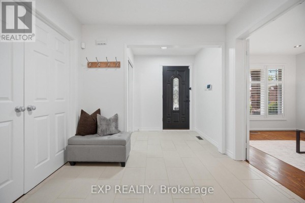 Family room - 70 Embassy Drive, Vaughan, ON L4L5B1 Photo 4