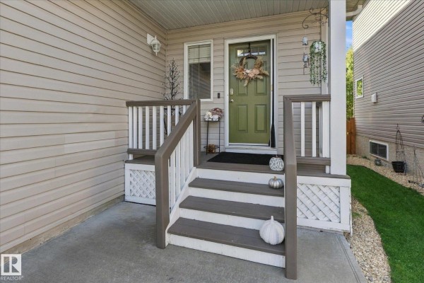Kitchen - 70 Greenfield Wy, Fort Saskatchewan, AB T8L0A1 Photo 3