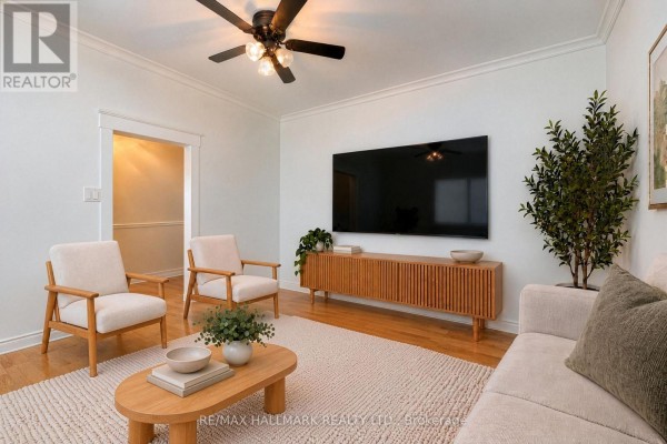 Primary Bedroom - 70 Madelaine Avenue, Toronto, ON M1L2X7 Photo 4
