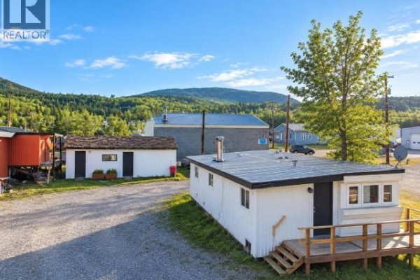 70 Mcquesten Rd, Faro, YT Y0B1K0 Photo 3