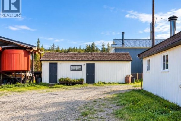 70 Mcquesten Rd, Faro, YT Y0B1K0 Photo 4