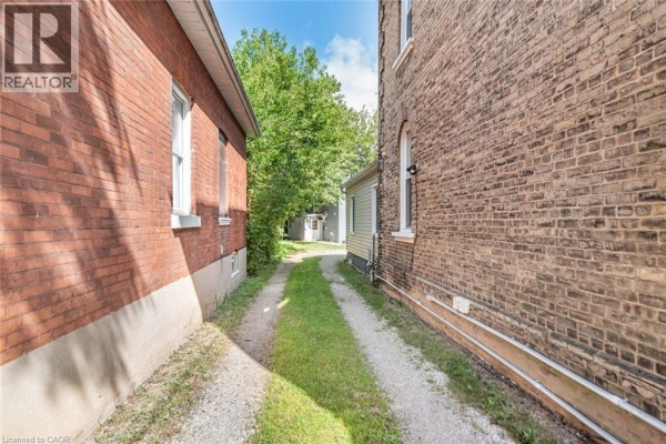 4pc Bathroom - 70 Palace Street Unit# B, Brantford, ON N3T3X1 Photo 3