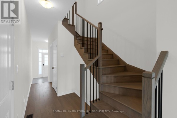 Living room - 70 Phoenix Boulevard, Barrie, ON L9J0P7 Photo 5