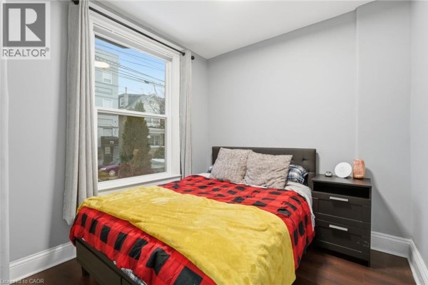 Dining room - 70 Robert Street, Hamilton, ON L8L2P3 Photo 5