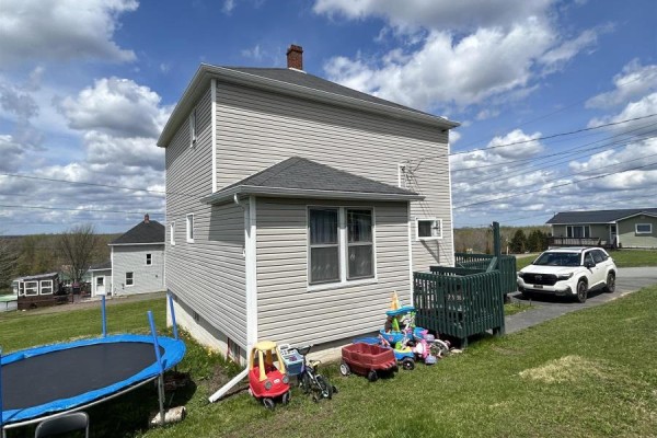 Living room - 70 Wolsley Street, Springhill, NS B0M1X0 Photo 5