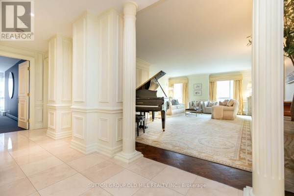 Kitchen - 700 - 38 Avenue Road, Toronto, ON M5R2G2 Photo 4