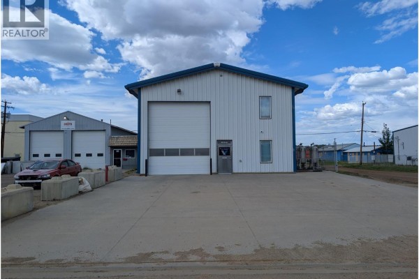 700 115 Avenue, Dawson Creek, BC V1G3B8 Photo 2