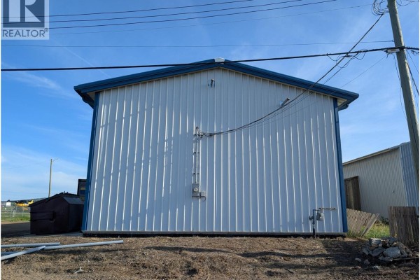 700 115 Avenue, Dawson Creek, BC V1G3B8 Photo 3