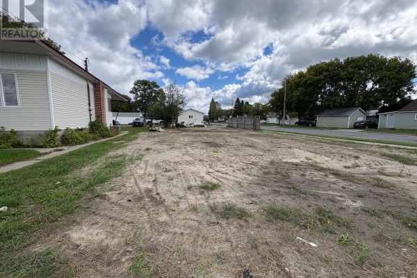 700 Crowe Avenue, Fort Frances, ON P9A2L6 Photo 2