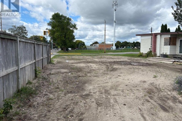 700 Crowe Avenue, Fort Frances, ON P9A2L6 Photo 3