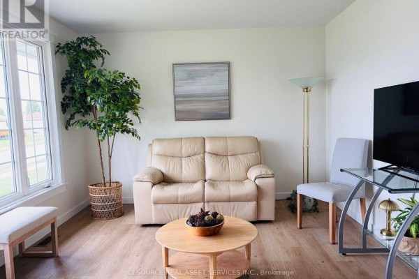 Dining room - 700 University Street, Timmins, ON P4N5J2 Photo 5