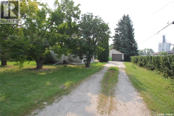 Living room - 700 York Street, Indian Head, SK S0G2K0 Photo 2
