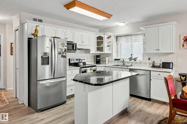 Dining room - #206 7000 Northview Dr, Wetaskiwin, AB T9A3R9 Photo 2