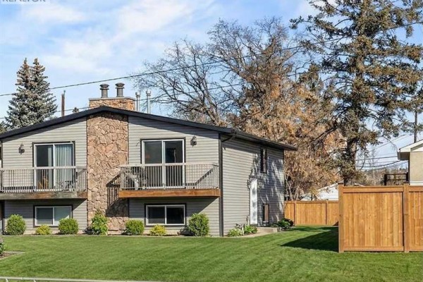 Staircase leading to front door with decorative glass and hallway - 7006a Bowness Road Nw, Calgary