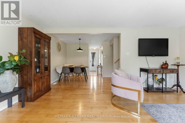 7009 Bilberry Drive, Ottawa, ON K1C2C2 Photo 4