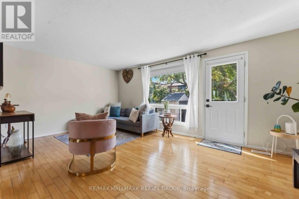 7009 Bilberry Drive, Ottawa, ON K1C2C2 Photo 5