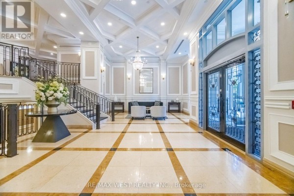 Kitchen - 701 - 10 Old York Mills Road, Toronto, ON M2P2G9 Photo 3