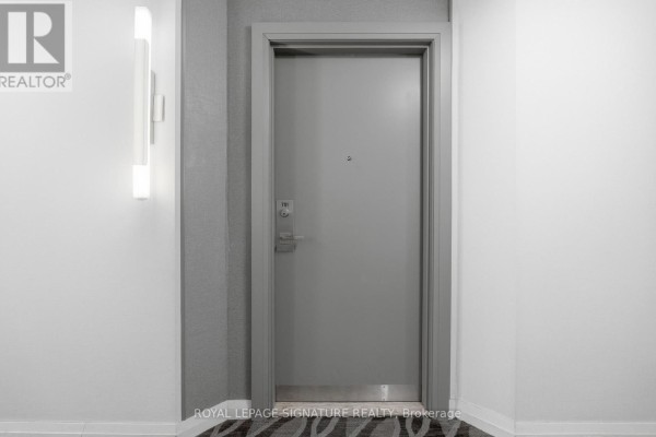 Kitchen - 701 - 228 Queens Quay W, Toronto, ON M5J2X1 Photo 4
