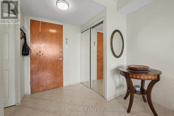 701 - 2759 Carousel Crescent, Ottawa, ON K1T2N5 Photo 3