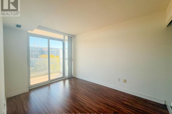 Dining room - 701 - 33 Singer Court, Toronto, ON M2K0B4 Photo 2